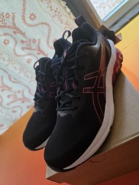 Brand New- ASICS Gel Quantim 90 IV. Size Womens 8.5.